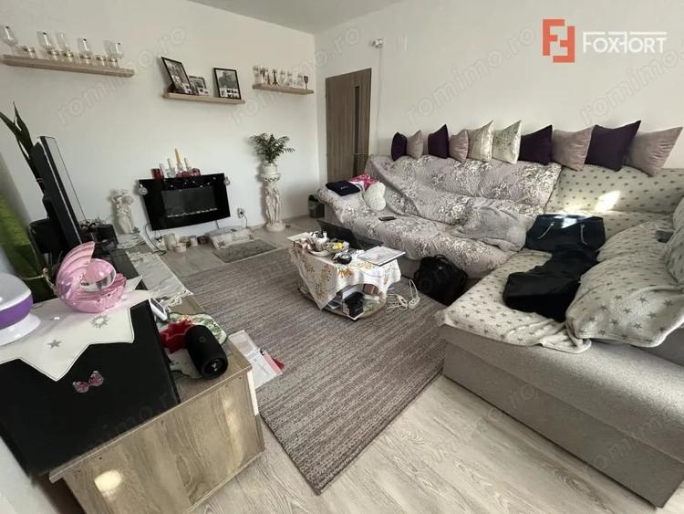 Apartament cu 3 camere semidecomandat, mobilat în Șag