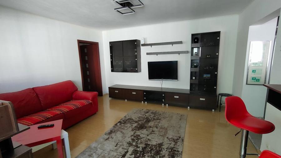 Apartament cu 3 camere semidecomandat în Dristor