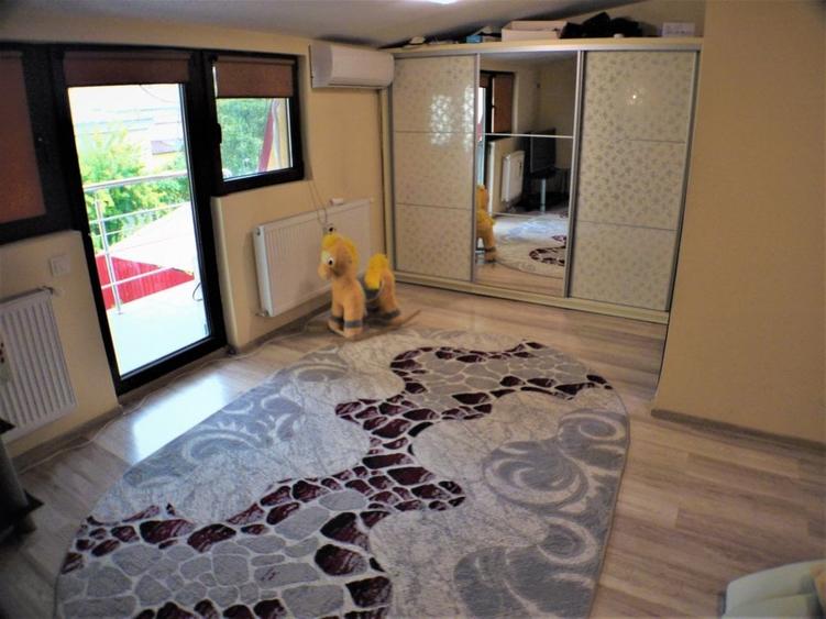 Casă individuală cu 4 camere cu Canalizare în Ultracentral
