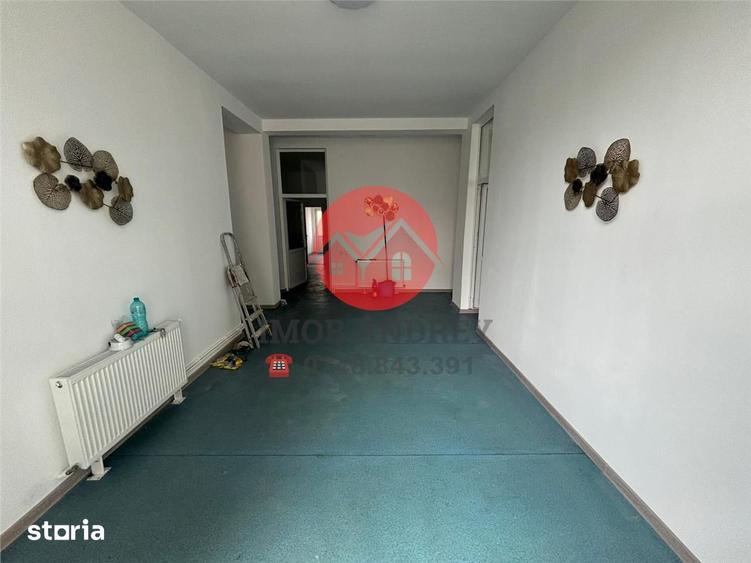 Casă cu 10 camere cu Teren 300 Mp în Central