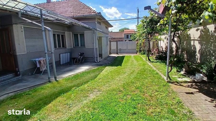 Casă cu 3 camere cu Teren 1442 Mp în Central