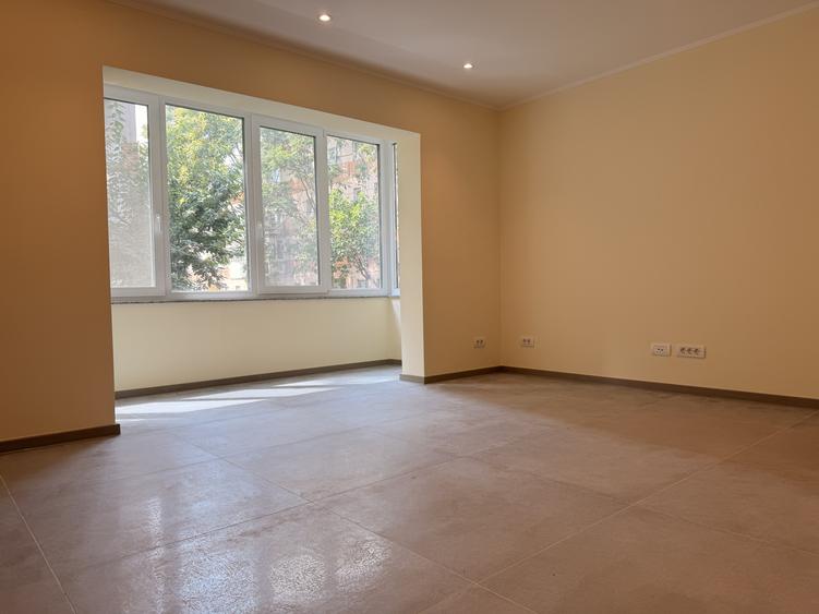 Apartament cu 3 camere decomandat în Complex Studențesc