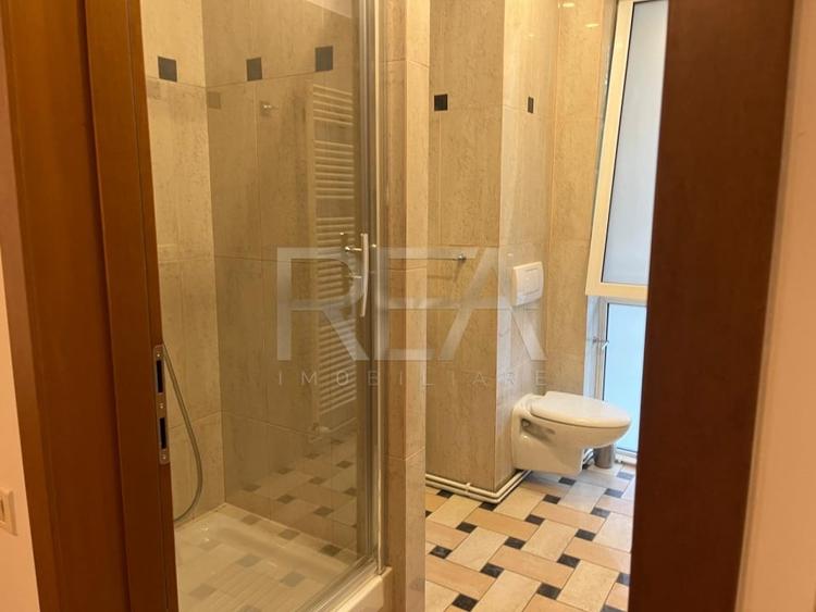 Apartament cu 5 camere decomandat în Primăverii