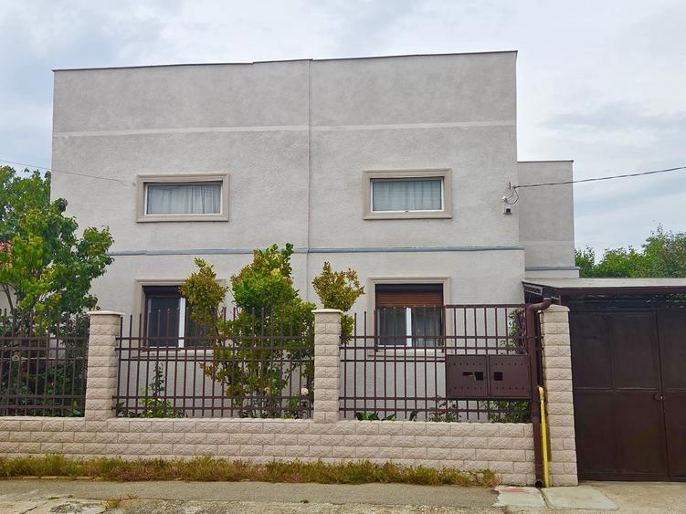 Casă cu 4 camere semidecomandat în Bârzești
