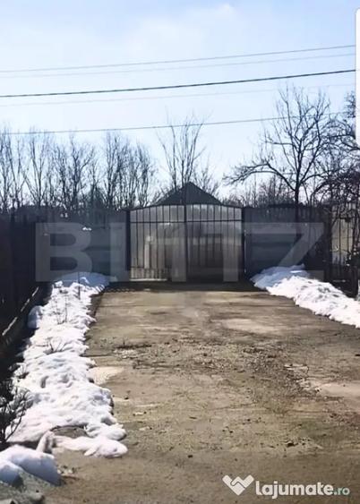 Casă cu 4 camere cu Teren 1200 Mp în Central