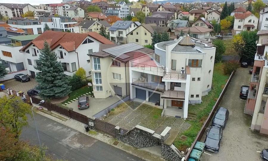 Casă individuală cu 8 camere cu Teren 760 Mp în Europa