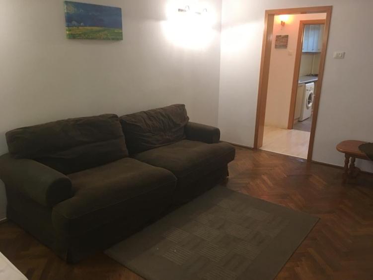 Apartament cu 4 camere semidecomandat, mobilat în Titan