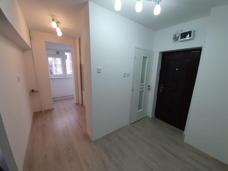Garsonieră decomandată, mobilată în Decebal