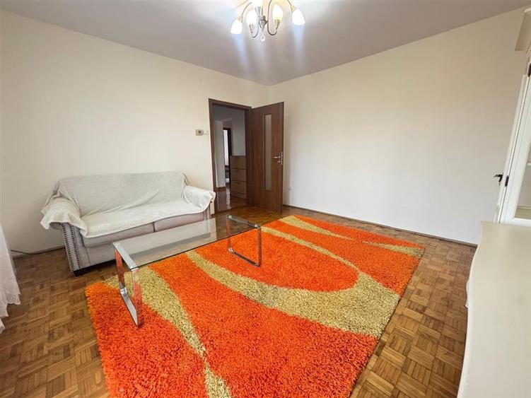 Apartament cu 4 camere decomandat, mobilat în Cedonia