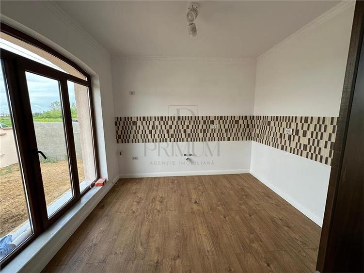 Duplex cu 4 camere cu Canalizare în Ghiroda