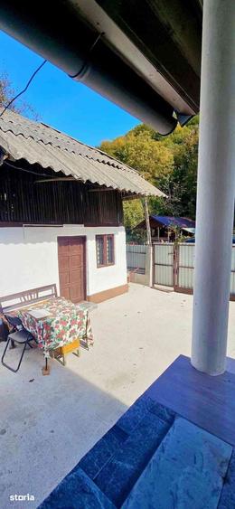 Casă cu 2 camere cu Teren 1470 Mp în Central