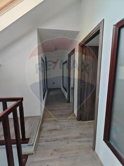 Casă cu 4 camere cu Teren 50 Mp în Blumăna