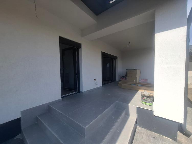Casă individuală cu 4 camere cu Canalizare în Domnești