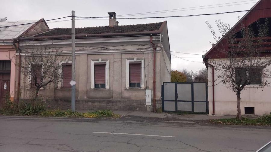 Casă cu 4 camere în Central