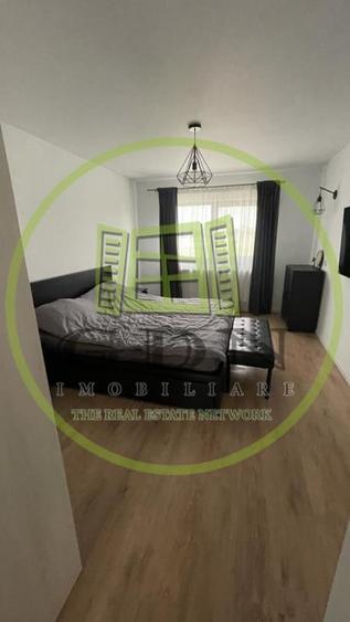 Duplex cu 10 camere cu Canalizare în Preajba