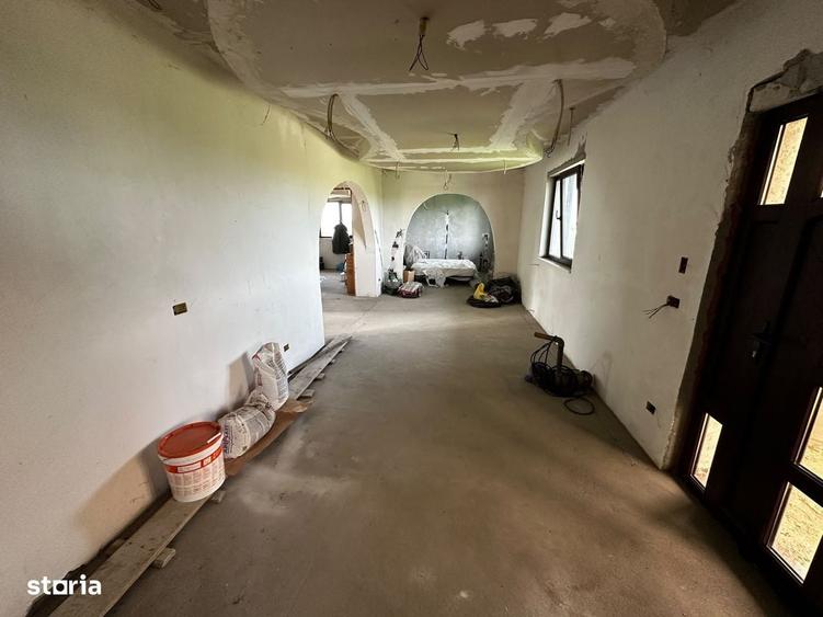 Casă cu 4 camere în Călienii Noi