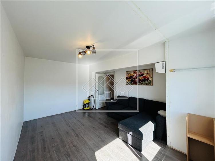 Apartament cu 2 camere decomandat în Ștrand