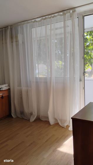 Apartament cu 3 camere decomandat în Berceni