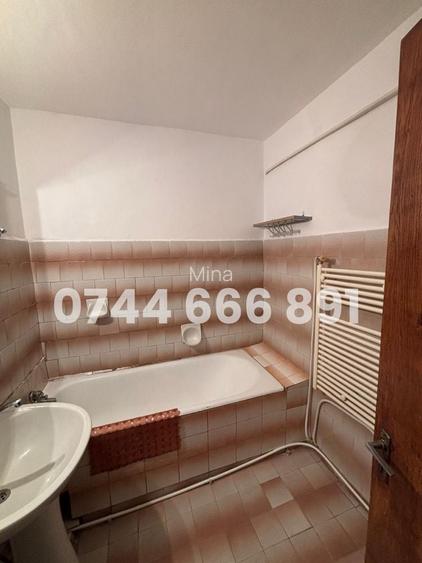 Apartament decomandat 3 camere, etaj 3, strada Maramures