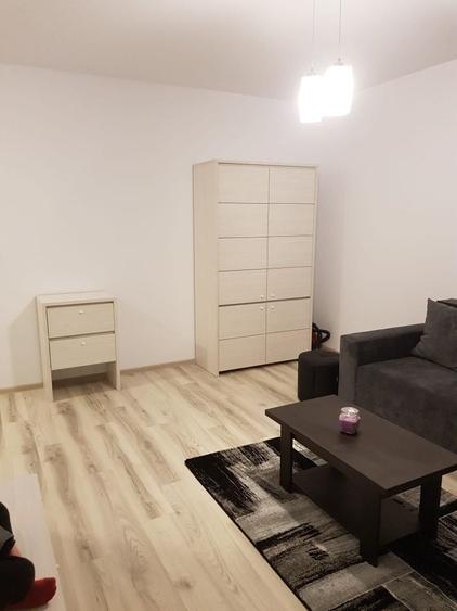 Garsonieră decomandată în Central