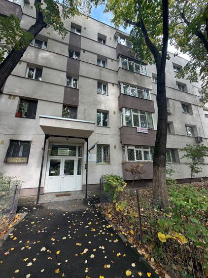 Apartament cu 2 camere semidecomandat în Gorjului