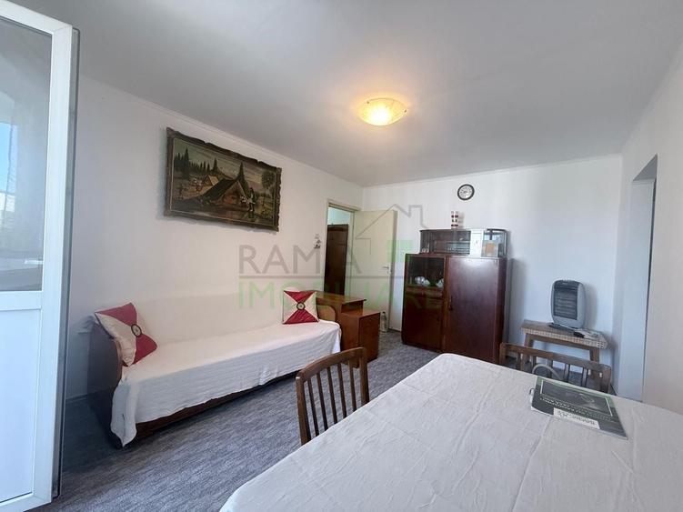 Apartament cu 2 camere semidecomandat, mobilat în Tractorul