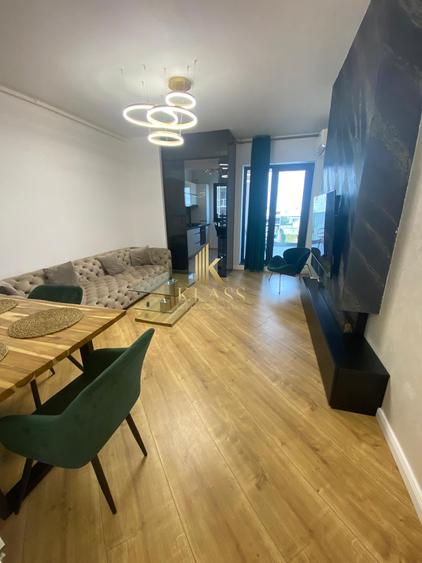 Apartament cu 3 camere semidecomandat, mobilat în Nord