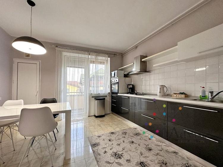 Apartament cu 4 camere decomandat, mobilat în Aurel Vlaicu