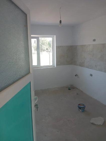 Casă cu Teren 385 Mp în Pecineaga