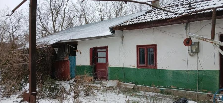 Casă cu 3 camere cu Teren 1600 Mp în Central