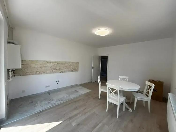 Apartament cu 3 camere semidecomandat în Mânăstirea