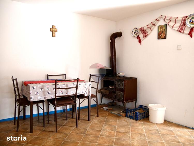 Casă cu 4 camere cu Teren 2481 Mp în Cricău