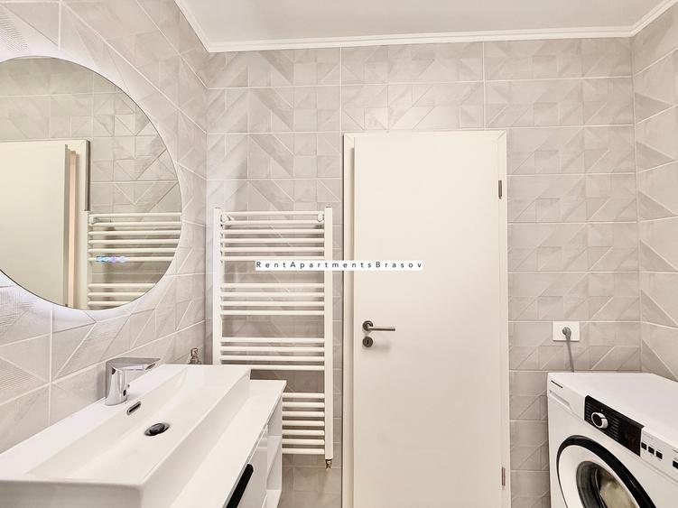 Apartament cu 3 camere decomandat în Tractorul