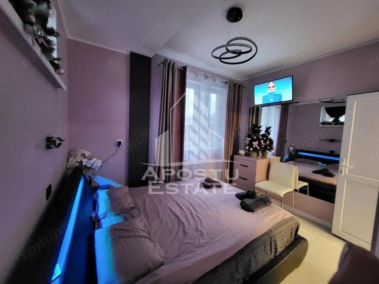 Apartament cu 3 camere semidecomandat în Zăvoi