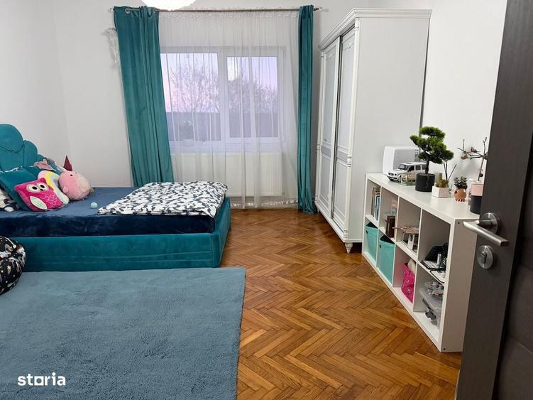 Casă cu 4 camere decomandat în Central