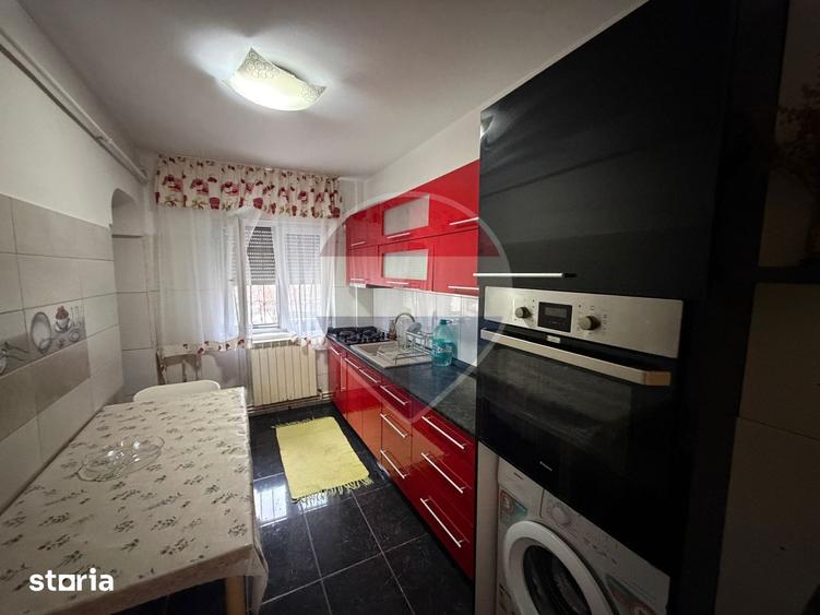 Apartament cu 3 camere, mobilat în Central