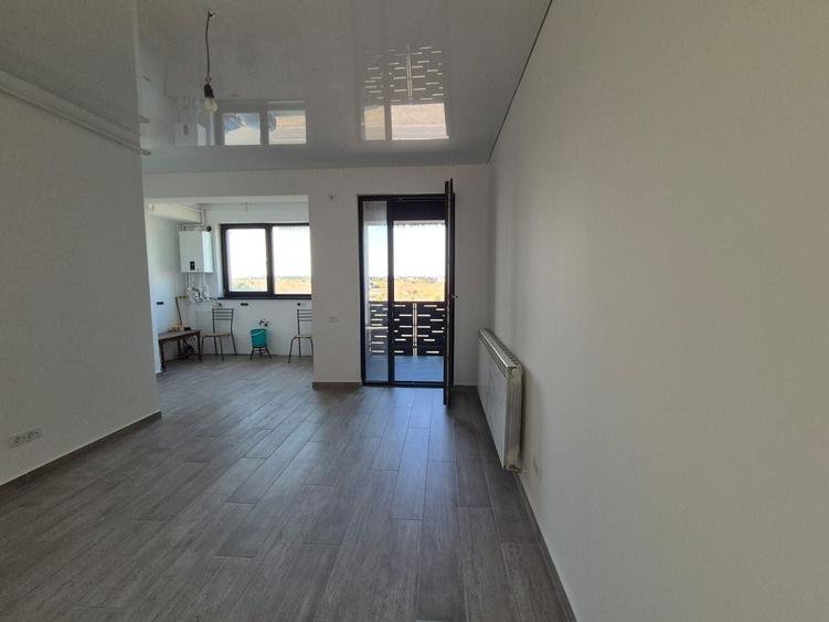 Apartament cu 3 camere semidecomandat în Km 5