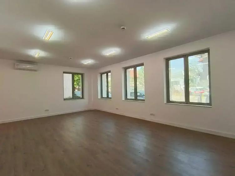 Apartament cu 4 camere semidecomandat în Armeneasca