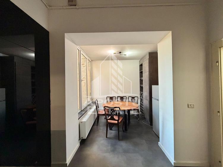 Apartament cu 4 camere semidecomandat, mobilat în P-ța Maria