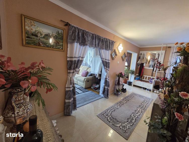 Casă cu 5 camere cu Teren 443 Mp în Central