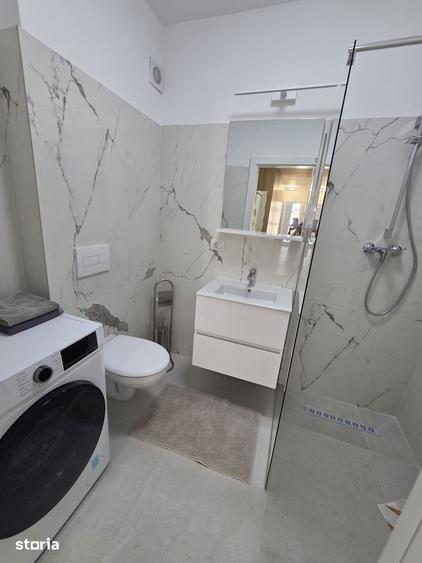 Apartament cu 3 camere, mobilat în Est