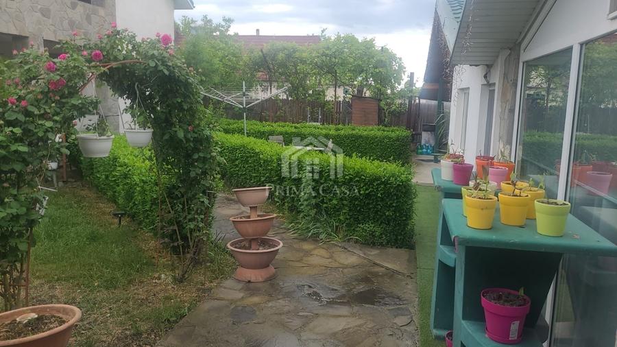 Casă individuală cu 5 camere cu Canalizare în Spătaru