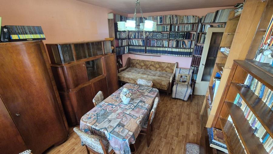 Apartament cu 3 camere decomandat în Central