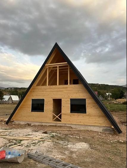 Casă cu Teren 100 Mp în Central