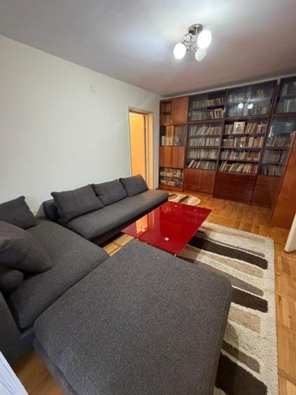 Apartament cu 2 camere semidecomandat, mobilat în 1 Mai