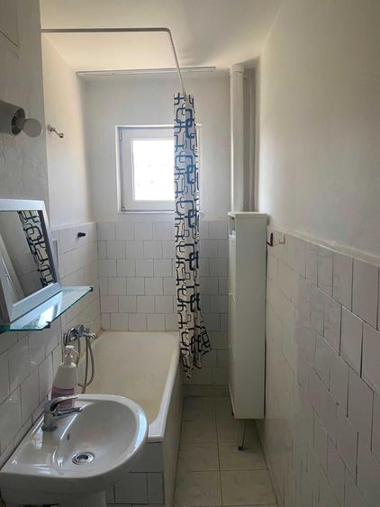 Garsonieră decomandată în Titan