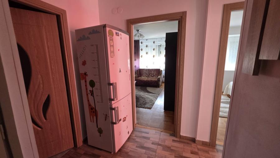 Apartament cu 2 camere decomandat, mobilat în Dâmbovița