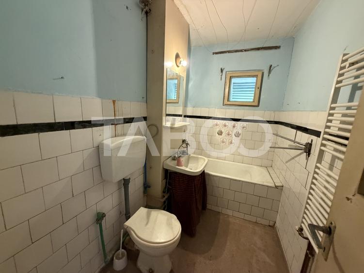 Apartament cu 4 camere semidecomandat în Făgăraș