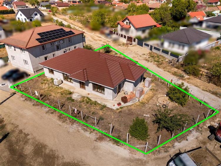 Casă cu 4 camere cu Teren 700 Mp în Episcopia Bihorului
