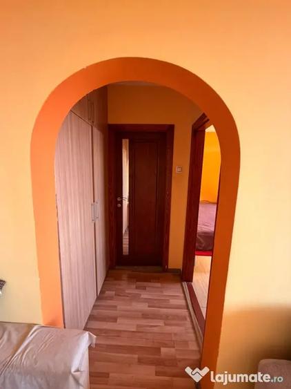 Apartament cu 3 camere decomandat în Exterior Vest